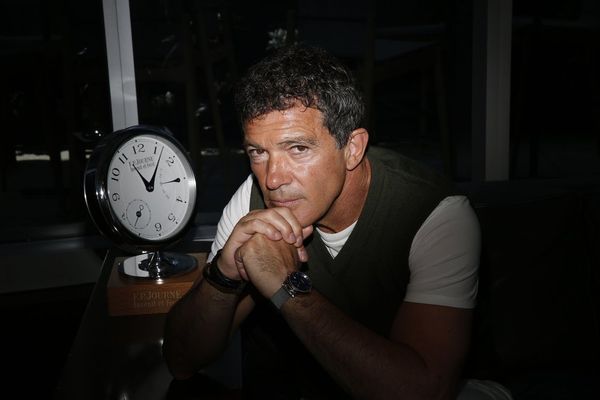 Antonio Banderas Reveals He has COVID in 60th Birthday Post