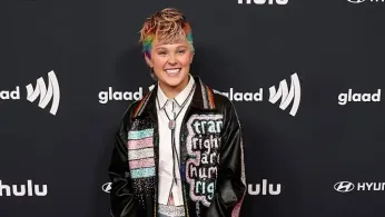 JoJo Siwa Removes Fans from Glasgow Concert After Spotting Mocking Merchandise