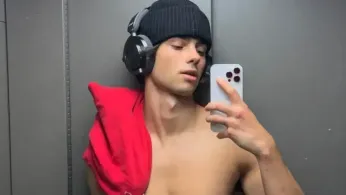 Jacob Rott is Making Instagram Hot 