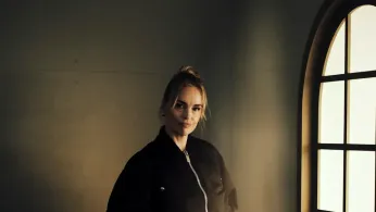 Nina Hoss, Queer Icons, and the Sapphic Revolution of"Hedda"